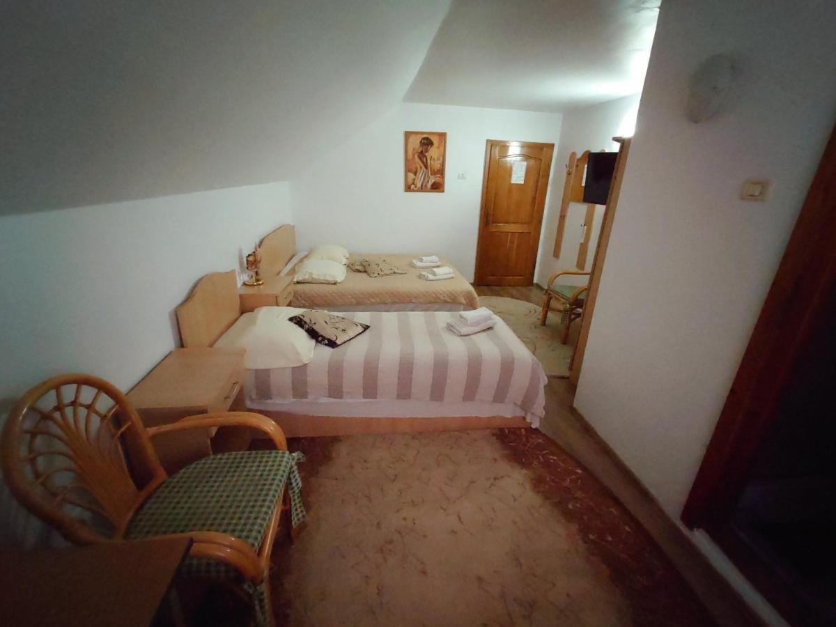 Pensiunea San Арад Екстериор снимка